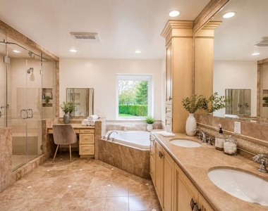 1915 Loma Vista Drive - Photo Thumbnail 11