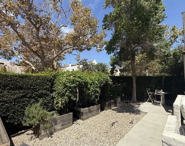 750 N Martel Avenue - Photo Thumbnail 23