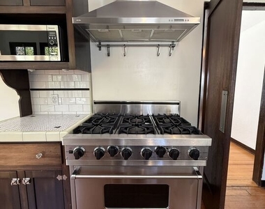 750 N Martel Avenue - Photo Thumbnail 20