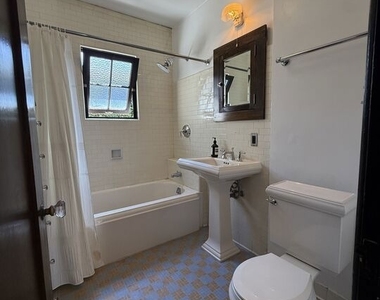 750 N Martel Avenue - Photo Thumbnail 13
