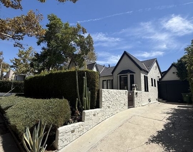 750 N Martel Avenue - Photo Thumbnail 22