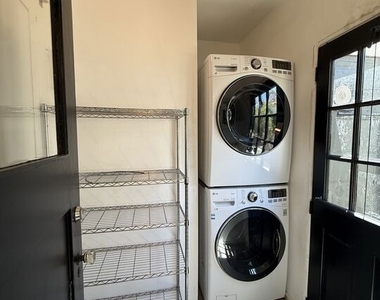 750 N Martel Avenue - Photo Thumbnail 9