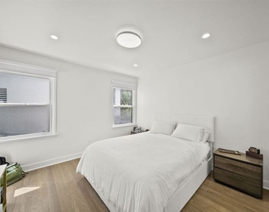 6295 Ivarene Avenue - Photo Thumbnail 14
