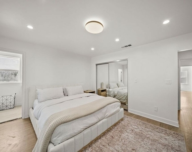 6295 Ivarene Avenue - Photo Thumbnail 18