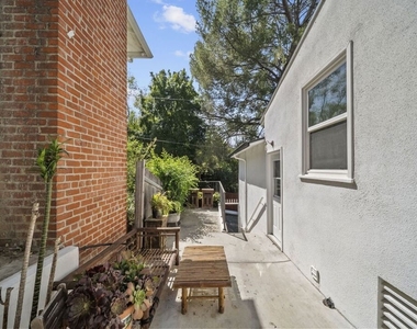 6295 Ivarene Avenue - Photo Thumbnail 24