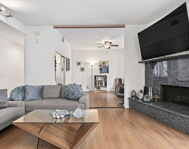 4230 Stansbury Avenue - Photo Thumbnail 9