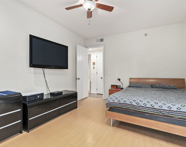 4230 Stansbury Avenue - Photo Thumbnail 18