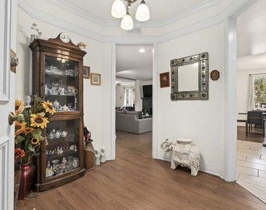 4230 Stansbury Avenue - Photo Thumbnail 15