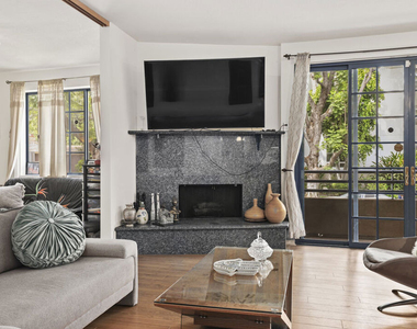 4230 Stansbury Avenue - Photo Thumbnail 10