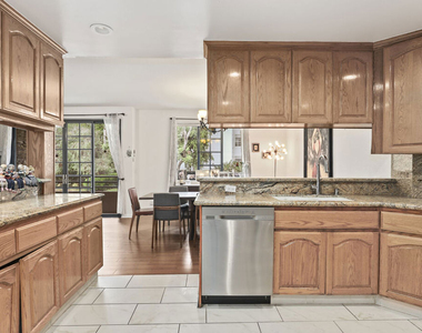 4230 Stansbury Avenue - Photo Thumbnail 13
