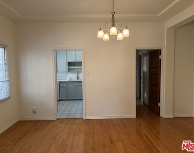 855 S Shenandoah Street - Photo Thumbnail 4