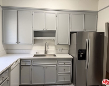 855 S Shenandoah Street - Photo Thumbnail 2