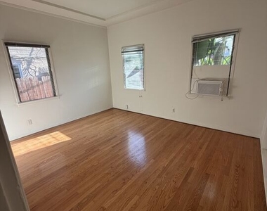 855 S Shenandoah Street - Photo Thumbnail 11