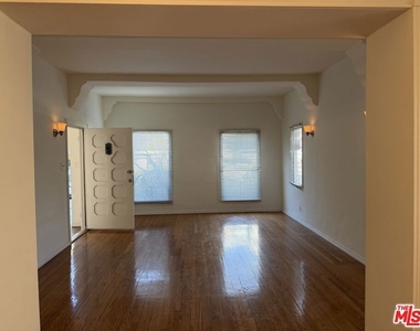 855 S Shenandoah Street - Photo Thumbnail 5