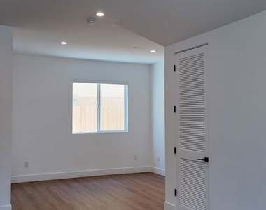 5223 W 20th Street - Photo Thumbnail 4
