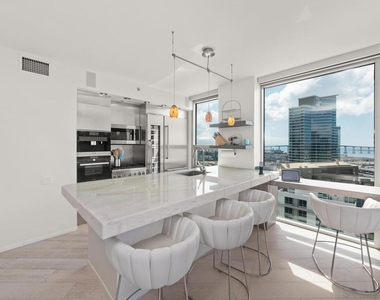 321 10th Ave - Photo Thumbnail 7