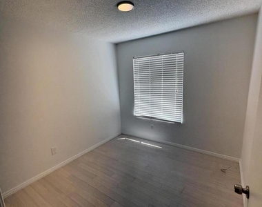 2339 Lillyvale Avenue - Photo Thumbnail 13