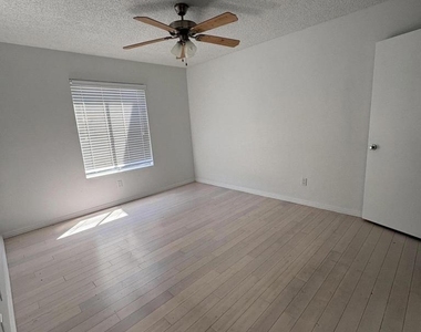 2339 Lillyvale Avenue - Photo Thumbnail 15