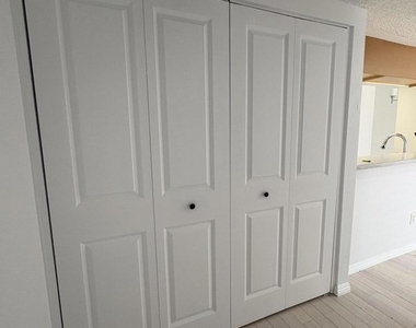 2339 Lillyvale Avenue - Photo Thumbnail 11