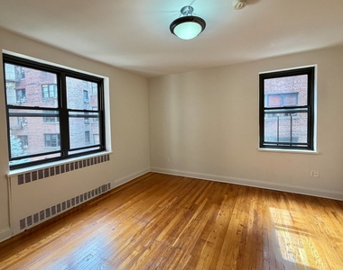 700 Fort Washington Avenue - Photo Thumbnail 2
