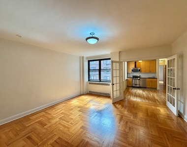 700 Fort Washington Avenue - Photo Thumbnail 3