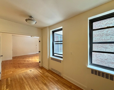700 Fort Washington Avenue - Photo Thumbnail 6
