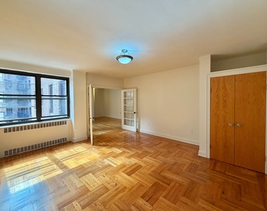 700 Fort Washington Avenue - Photo Thumbnail 4