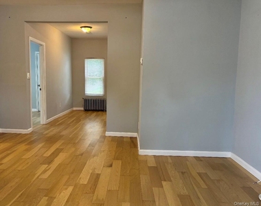 980 Thomas Place - Photo Thumbnail 2