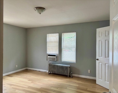 980 Thomas Place - Photo Thumbnail 6