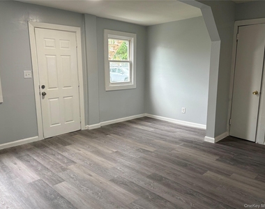 208 Main Street - Photo Thumbnail 9