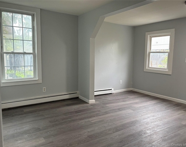 208 Main Street - Photo Thumbnail 8