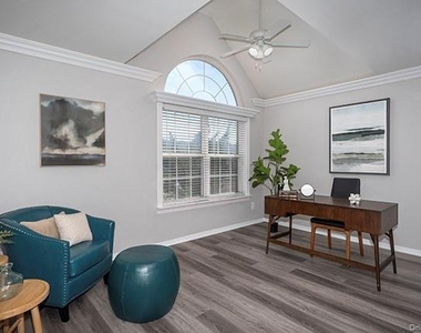 121 Overlook Drive - Photo Thumbnail 5
