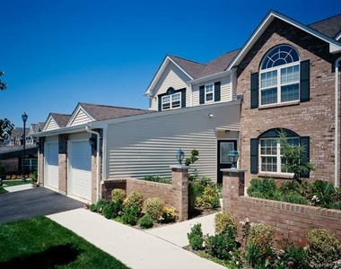 121 Overlook Drive - Photo Thumbnail 1