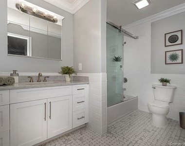 121 Overlook Drive - Photo Thumbnail 12
