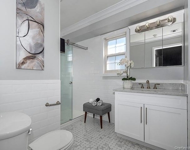 121 Overlook Drive - Photo Thumbnail 7