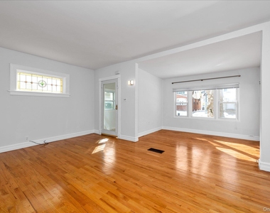 70-15 Manse Street - Photo Thumbnail 4