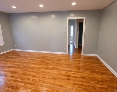 6807 59th Drive - Photo Thumbnail 3