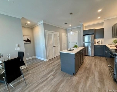 75 E Hoffman Avenue - Photo Thumbnail 3