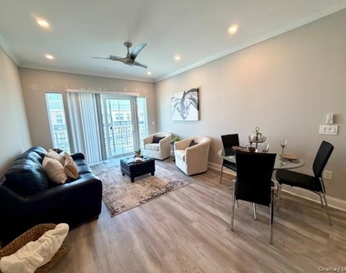 75 E Hoffman Avenue - Photo Thumbnail 4