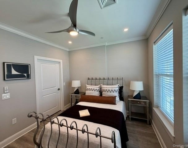 75 E Hoffman Avenue - Photo Thumbnail 5