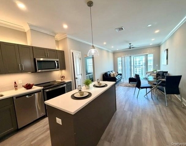 75 E Hoffman Avenue - Photo Thumbnail 2