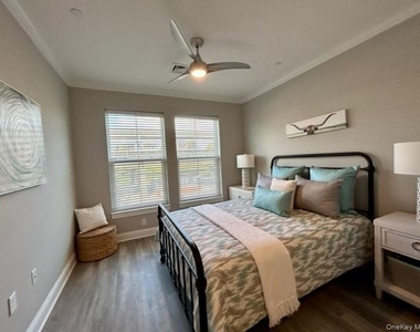 75 E Hoffman Avenue - Photo Thumbnail 6