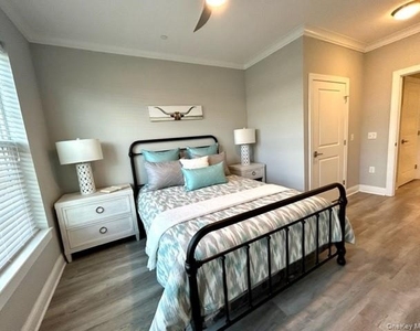 75 E Hoffman Avenue - Photo Thumbnail 7