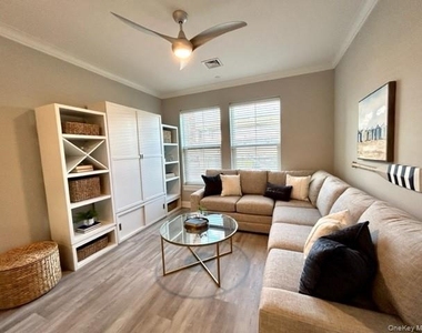 75 E Hoffman Avenue - Photo Thumbnail 5
