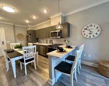 75 E Hoffman Avenue - Photo Thumbnail 3