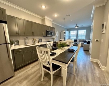 75 E Hoffman Avenue - Photo Thumbnail 2