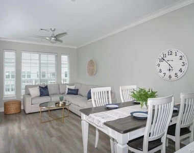 75 E Hoffman Avenue - Photo Thumbnail 3