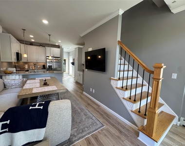 119 Whittier Drive - Photo Thumbnail 15