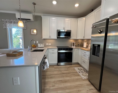 119 Whittier Drive - Photo Thumbnail 8