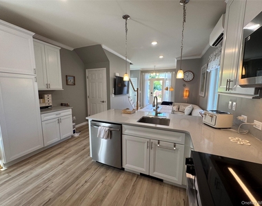 119 Whittier Drive - Photo Thumbnail 6